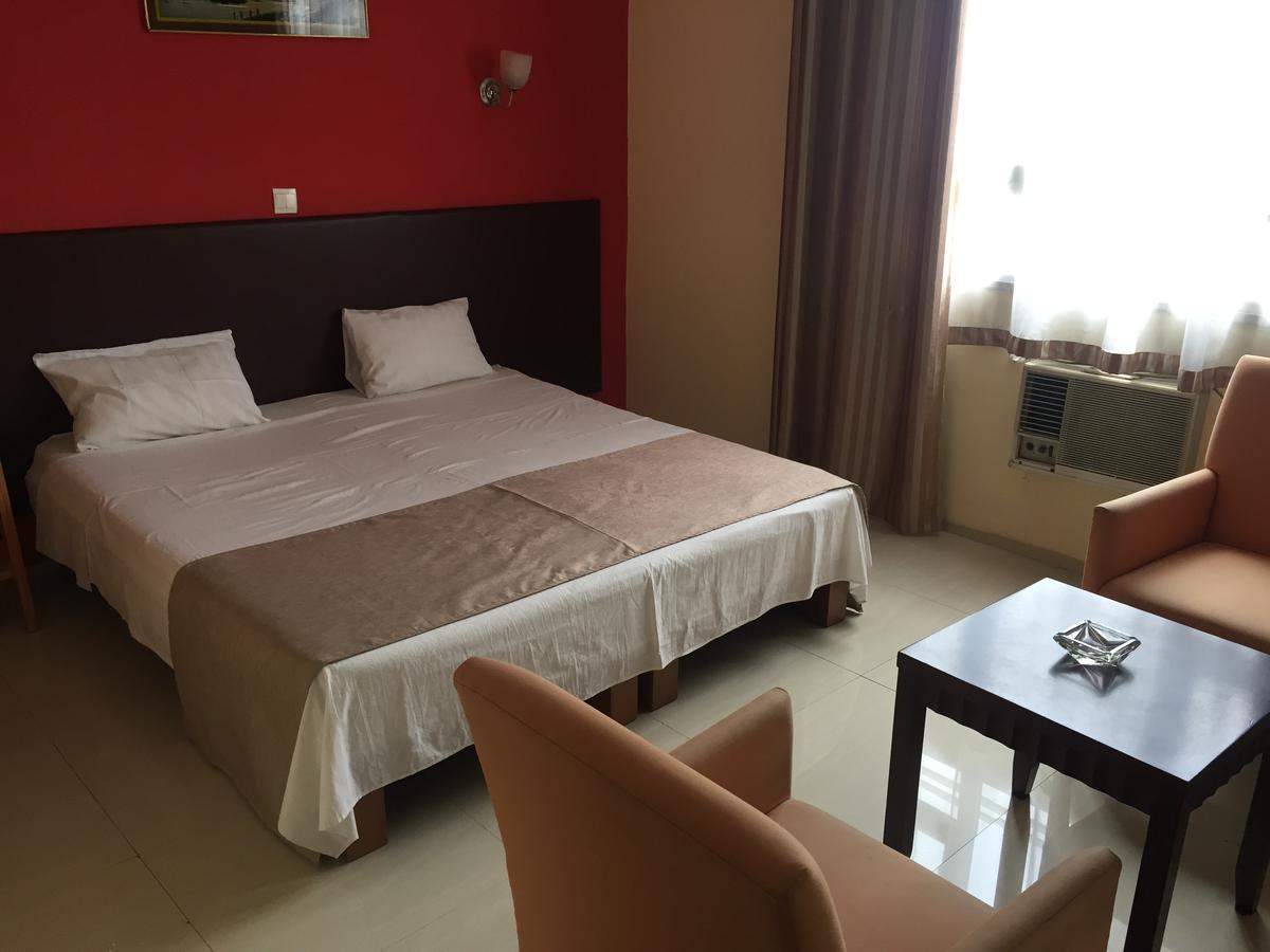 White Palace Hotel Ανταναναρίβο Εξωτερικό φωτογραφία