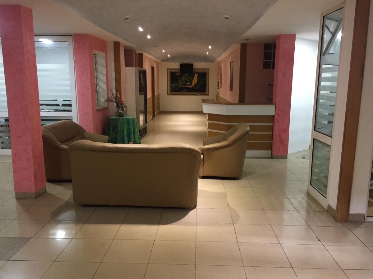 White Palace Hotel Ανταναναρίβο Εξωτερικό φωτογραφία