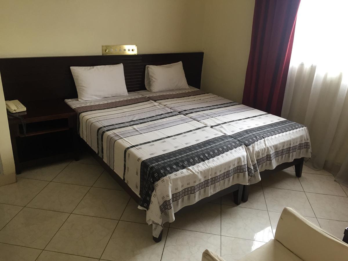 White Palace Hotel Ανταναναρίβο Εξωτερικό φωτογραφία